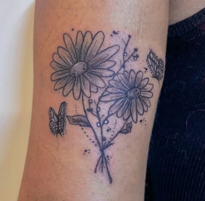 Tatouage blackwork fineline Chambéry