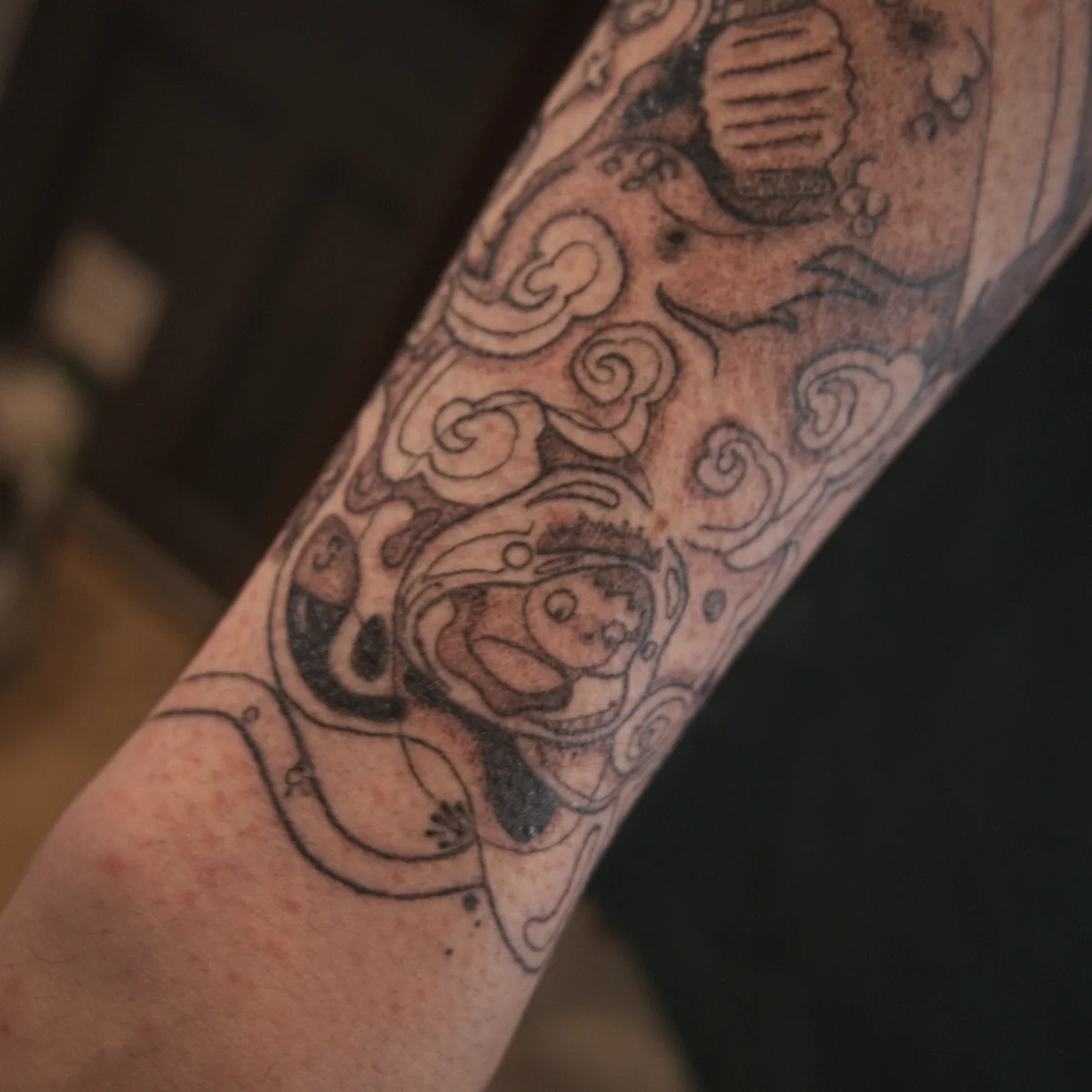 Tatouage Ghibli illustration blackwork — tatoueur Chambéry Savoie